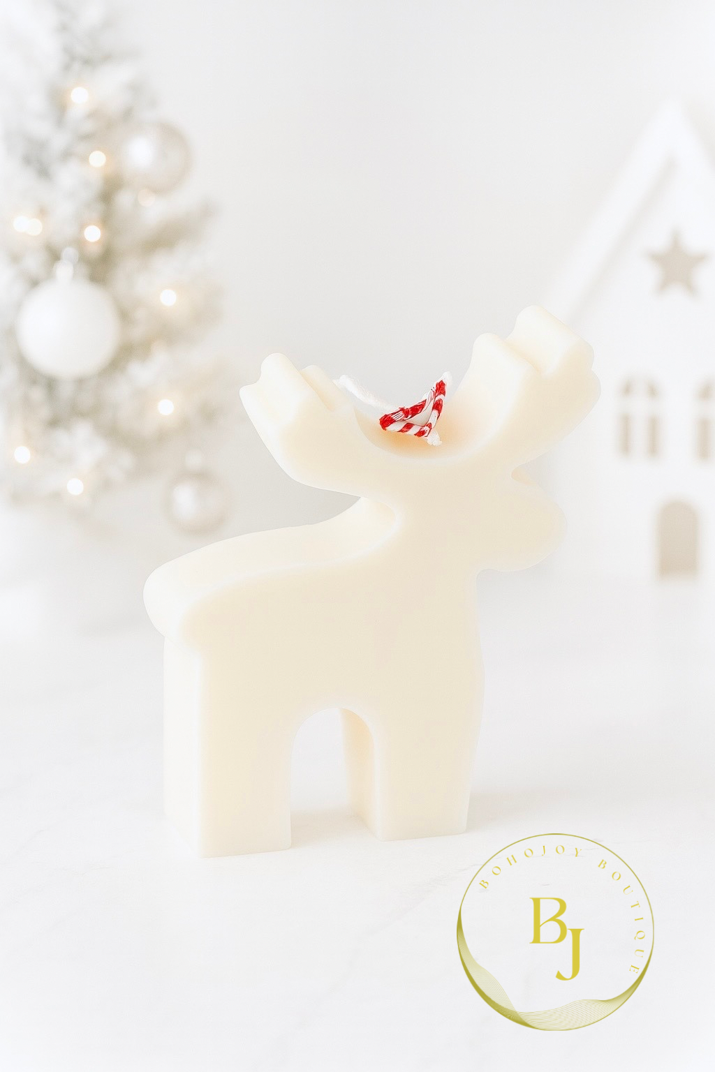 Bougie RENNE D’HIVER en forme de renne, artisanale et fabriquée à la main en France.