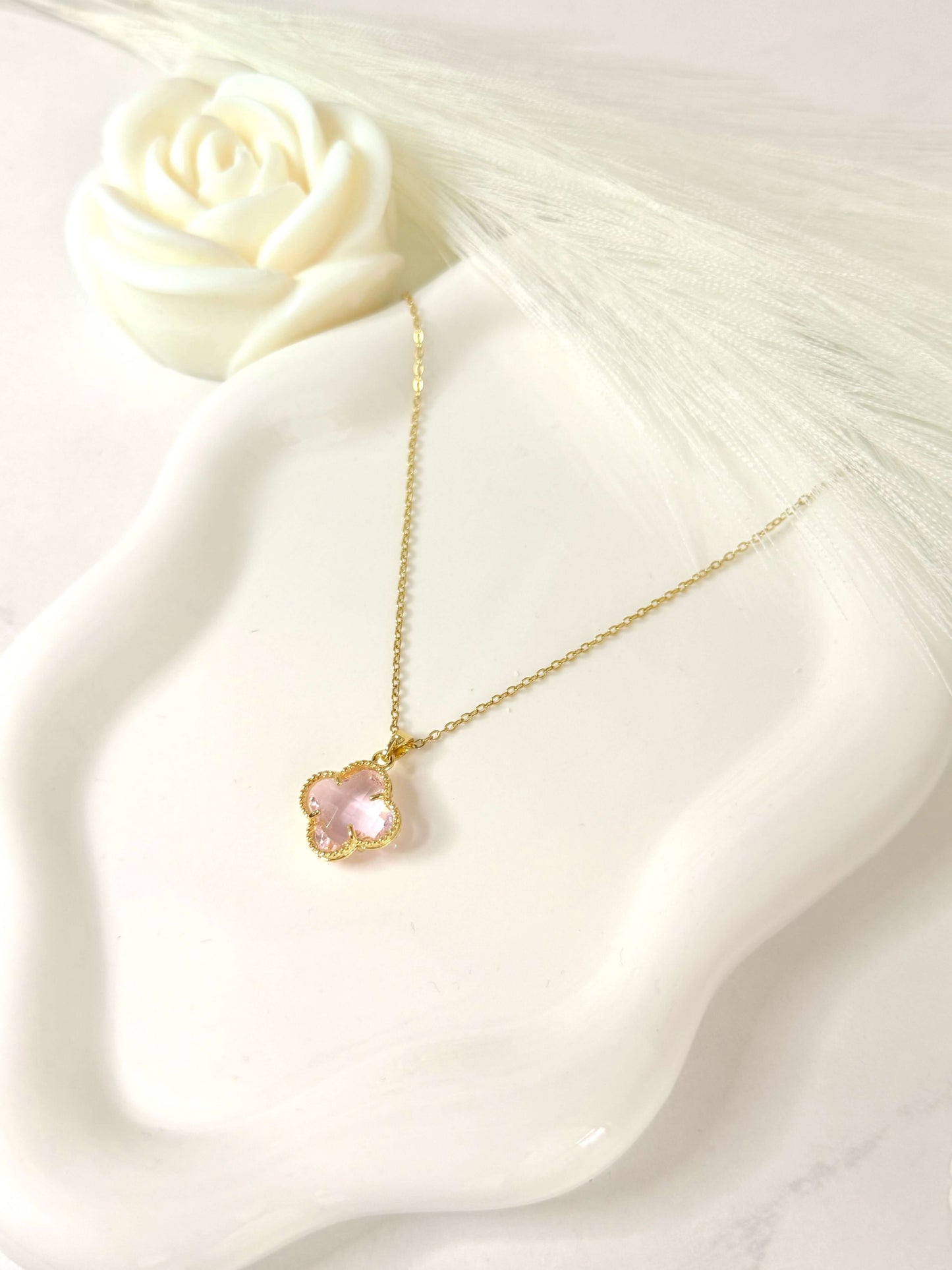 ALMA - Collier Trefle Rose en Acier Inoxydable