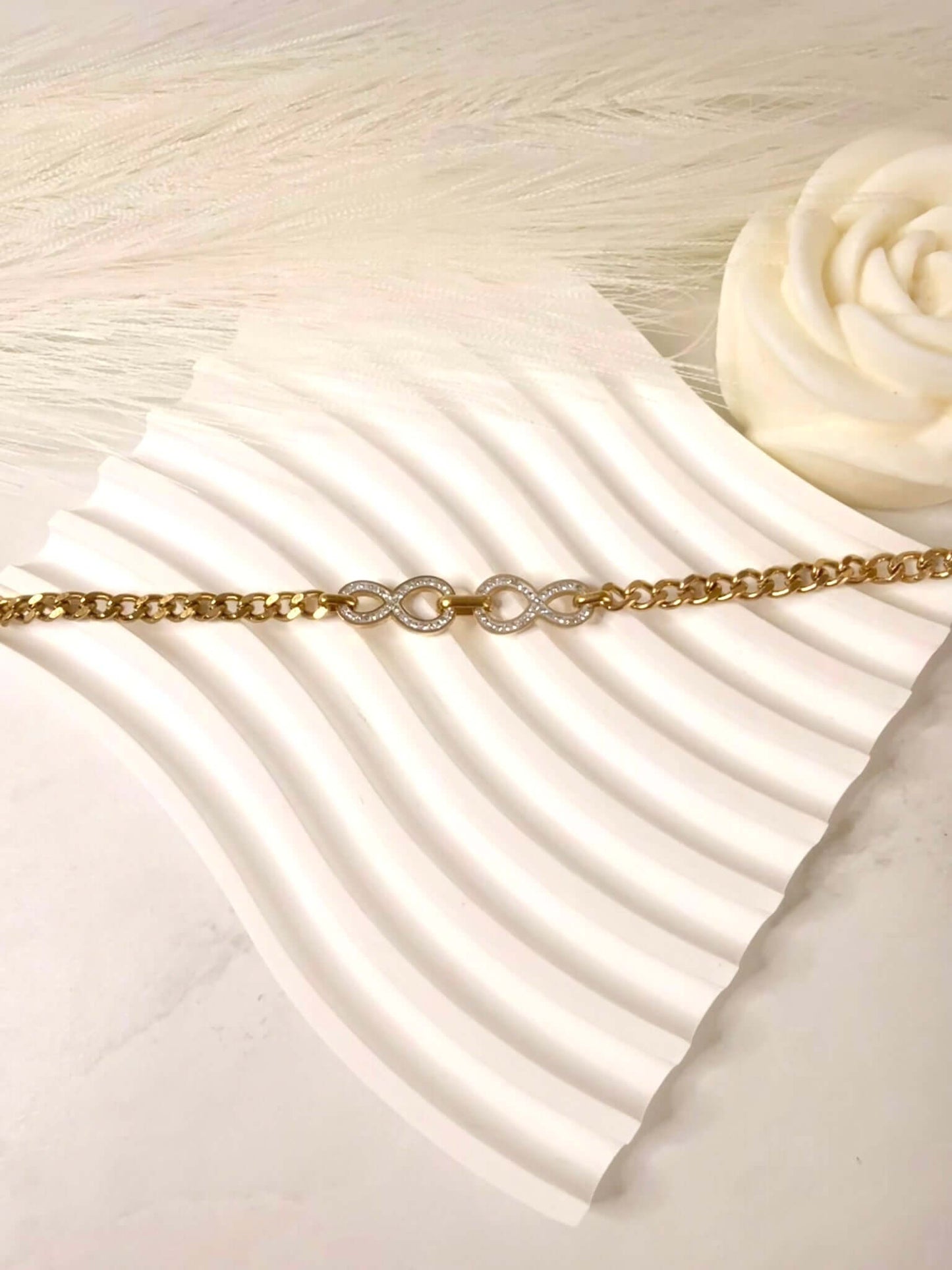 Bracelet Infini Doré OMY en Acier Inoxydable