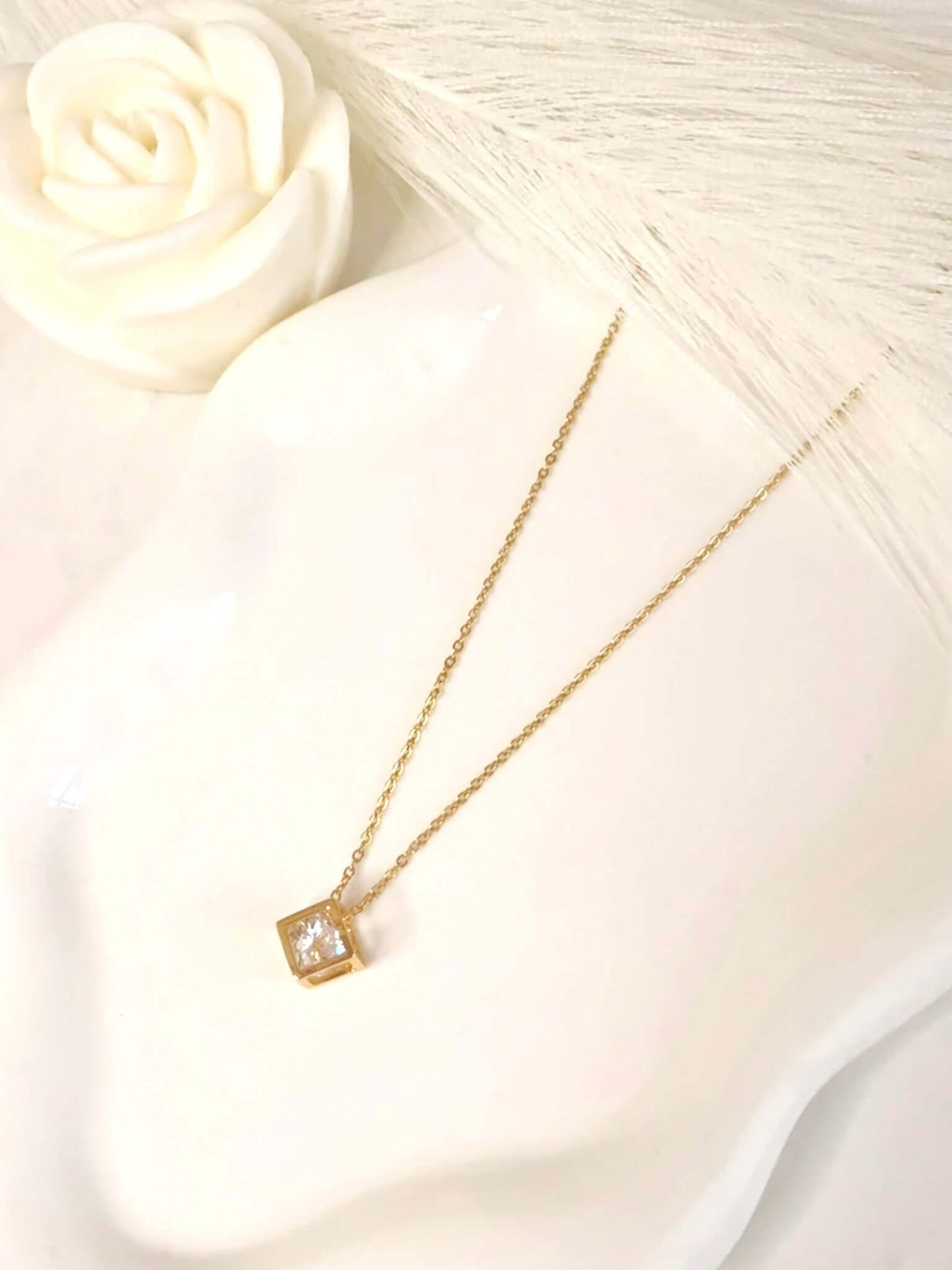 Collier IRIS en Acier Inoxydable - Élégance et Style