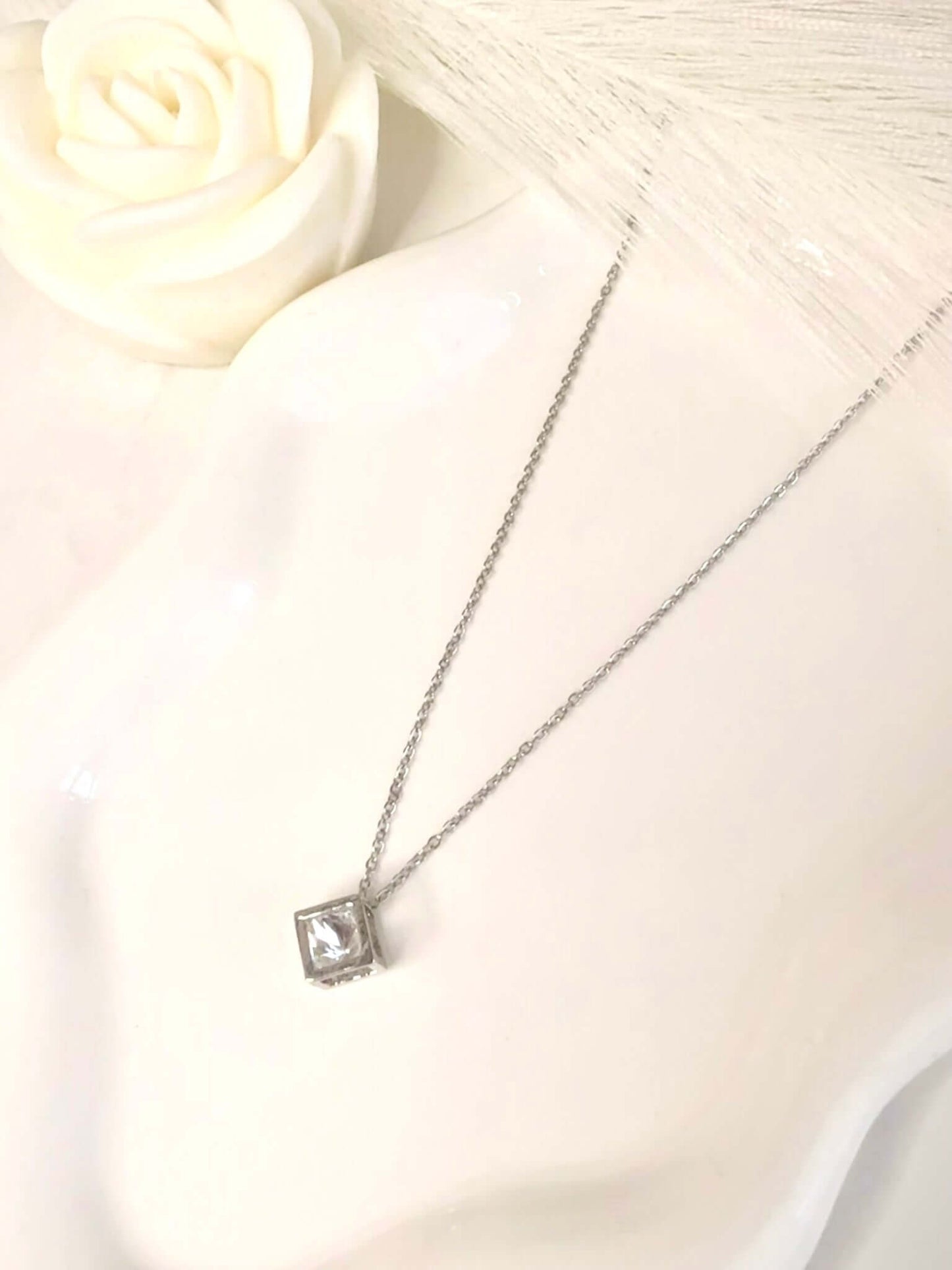 Collier IRIS en Acier Inoxydable - Élégance et Style