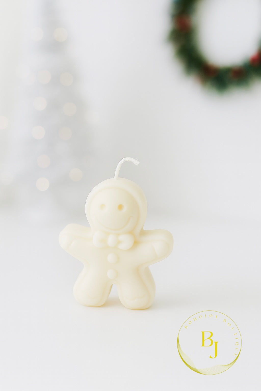 Bougie Le Petit Blanc d'Hiver en forme de bonhomme pain d'épice, artisanale et faite main.
