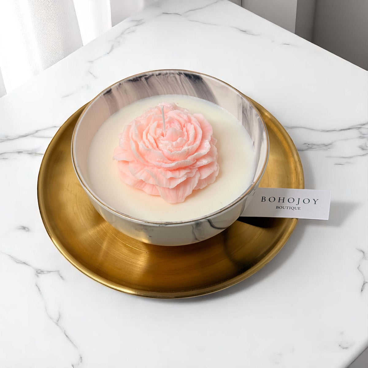 Bougie LOVE artisanale française en bol marbré avec fleur rose, décoration d'intérieur élégante.