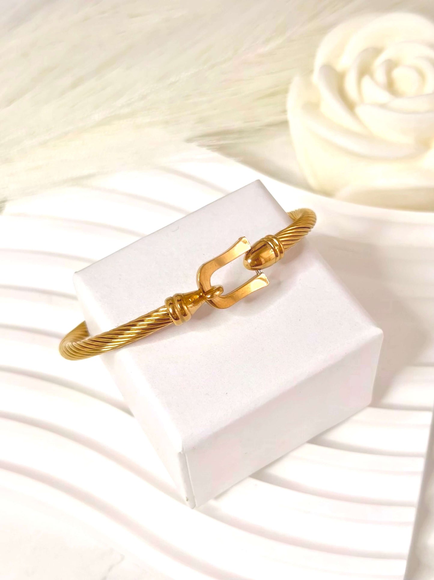 VALMA - Bracelet Jonc Nœud Doré en Acier Inoxydable