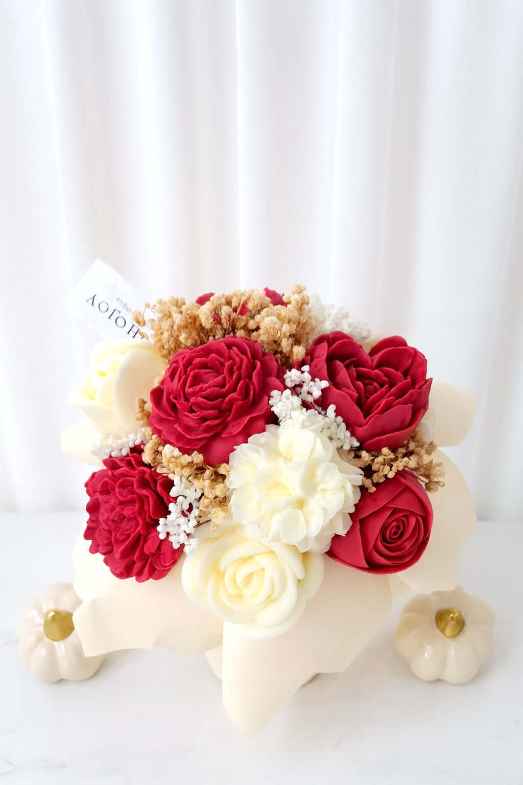 Bouquet ROMANCE en cire de soja, composition florale faite main avec roses rouges et blanches, ambiance chaleureuse d'automne.
