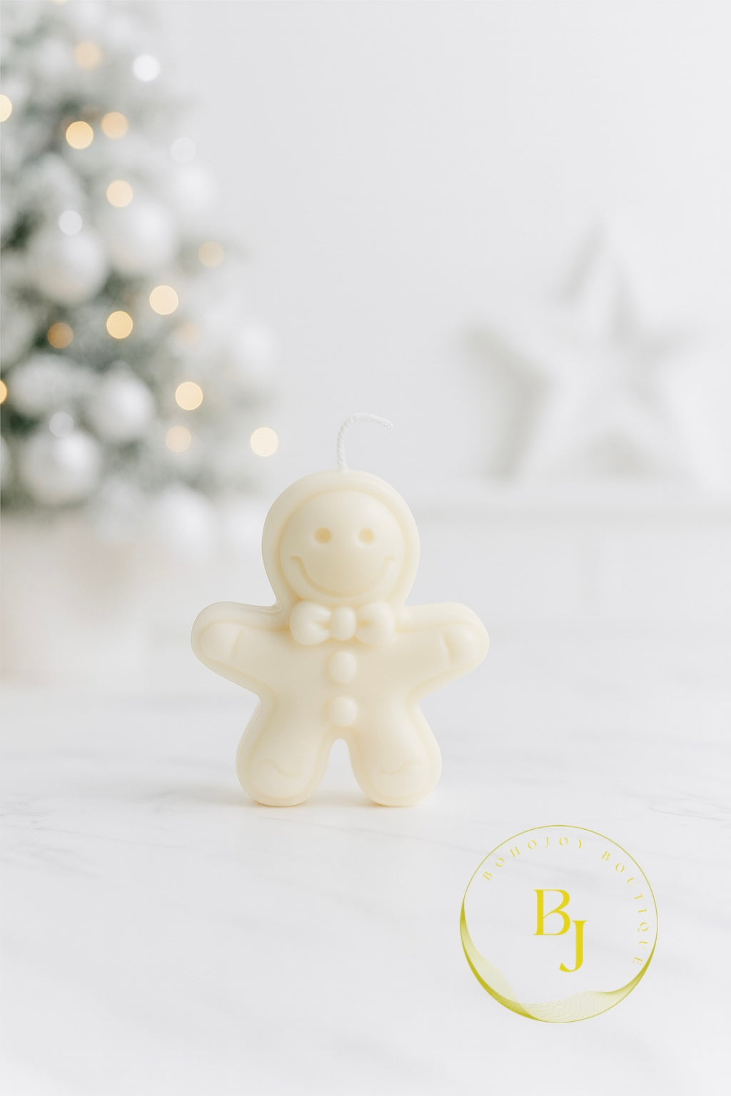 Bougie Le Petit Blanc d’Hiver en forme de bonhomme pain d’épice, artisanale et naturelle.