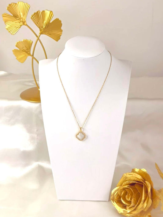 BAILA - Collier Trèfle Blanc en Acier Inoxydable
